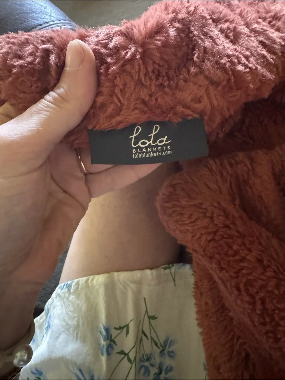 lola selling large